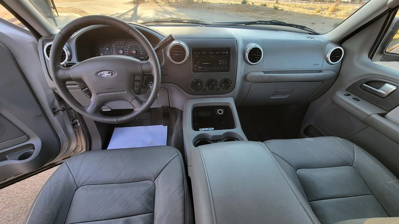 2004 Ford Expedition 2nd Gen - Image 8 of 21