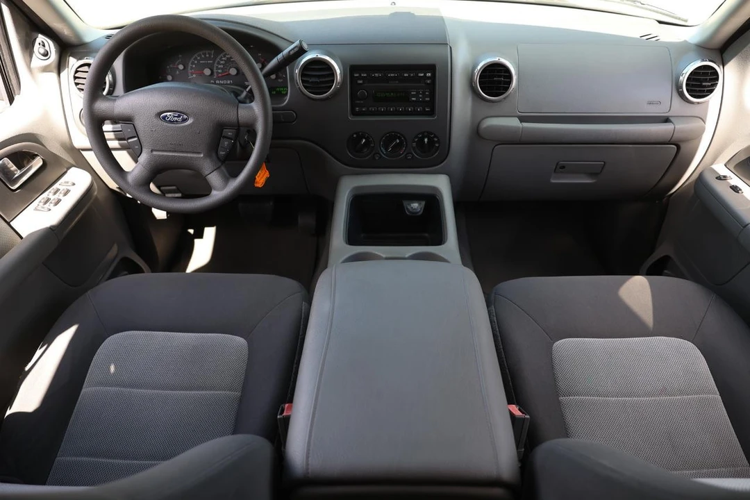 2004 Ford Expedition 2nd Gen - Image 2 of 12