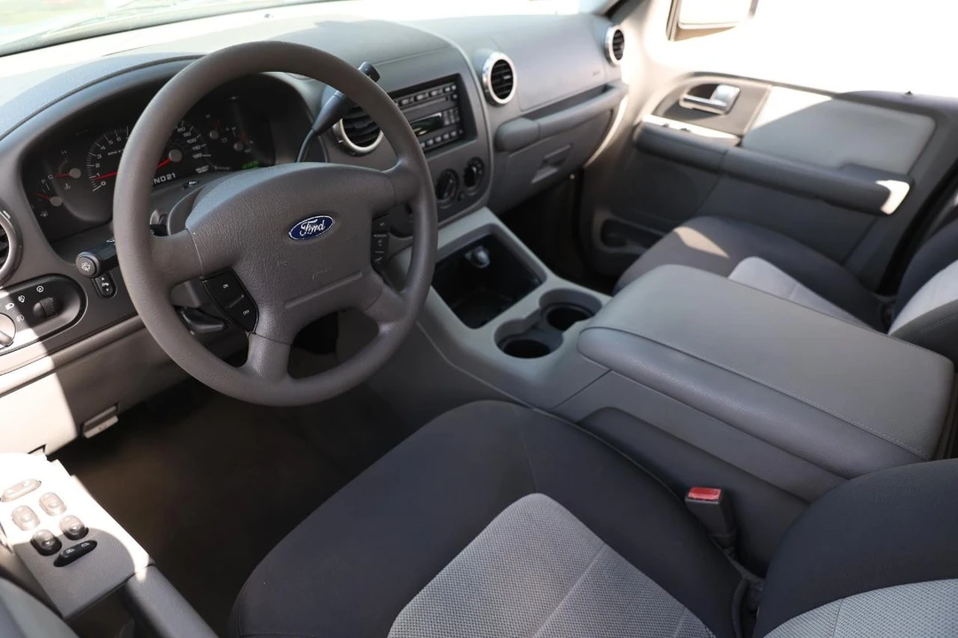 2004 Ford Expedition 2nd Gen - Image 4 of 12