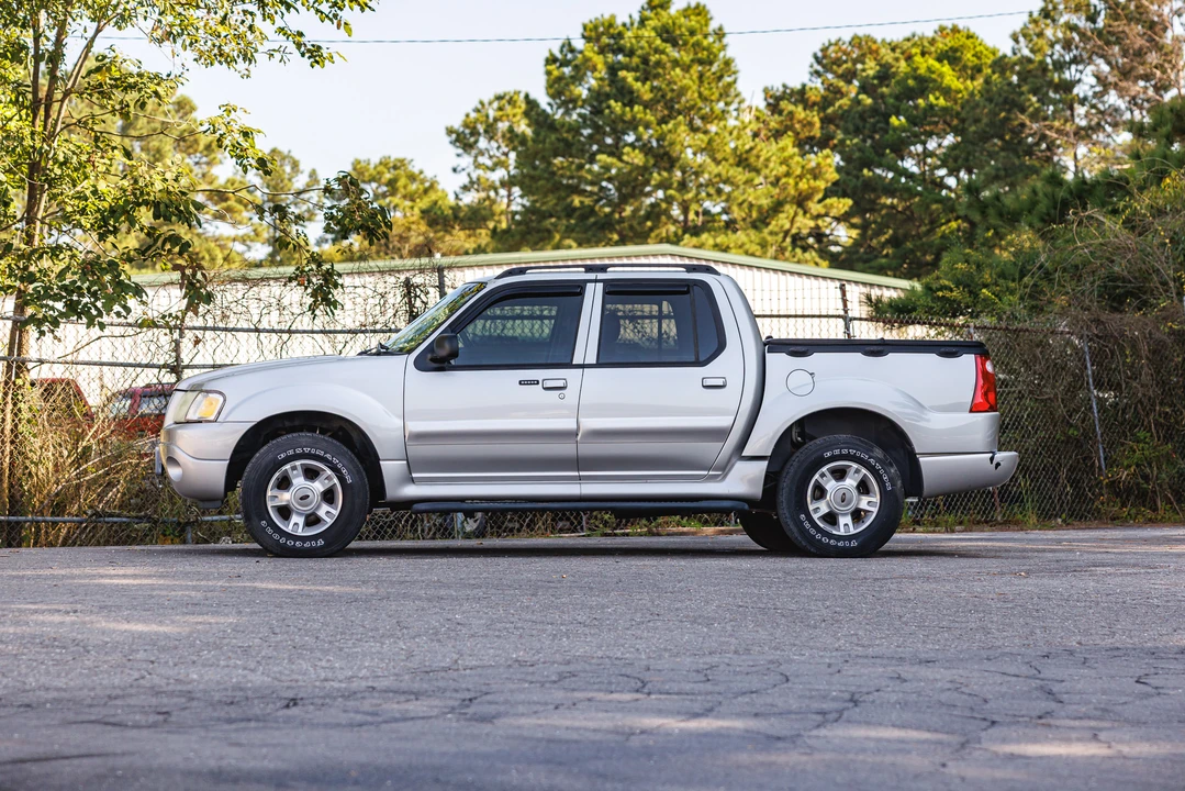 2004 Ford Explorer 3rd Gen - Image 13 of 31