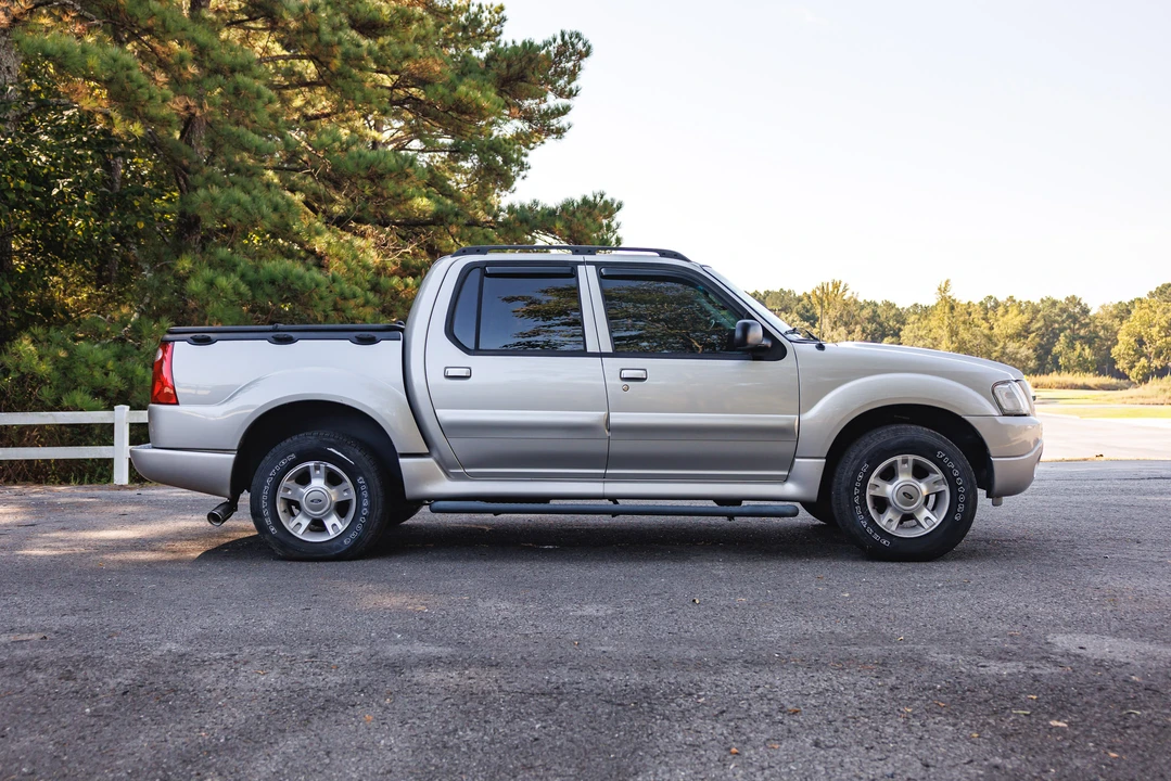 2004 Ford Explorer 3rd Gen - Image 5 of 31