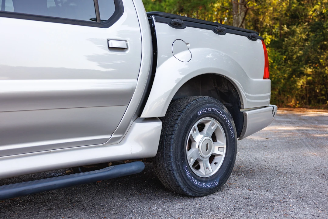 2004 Ford Explorer 3rd Gen - Image 26 of 31