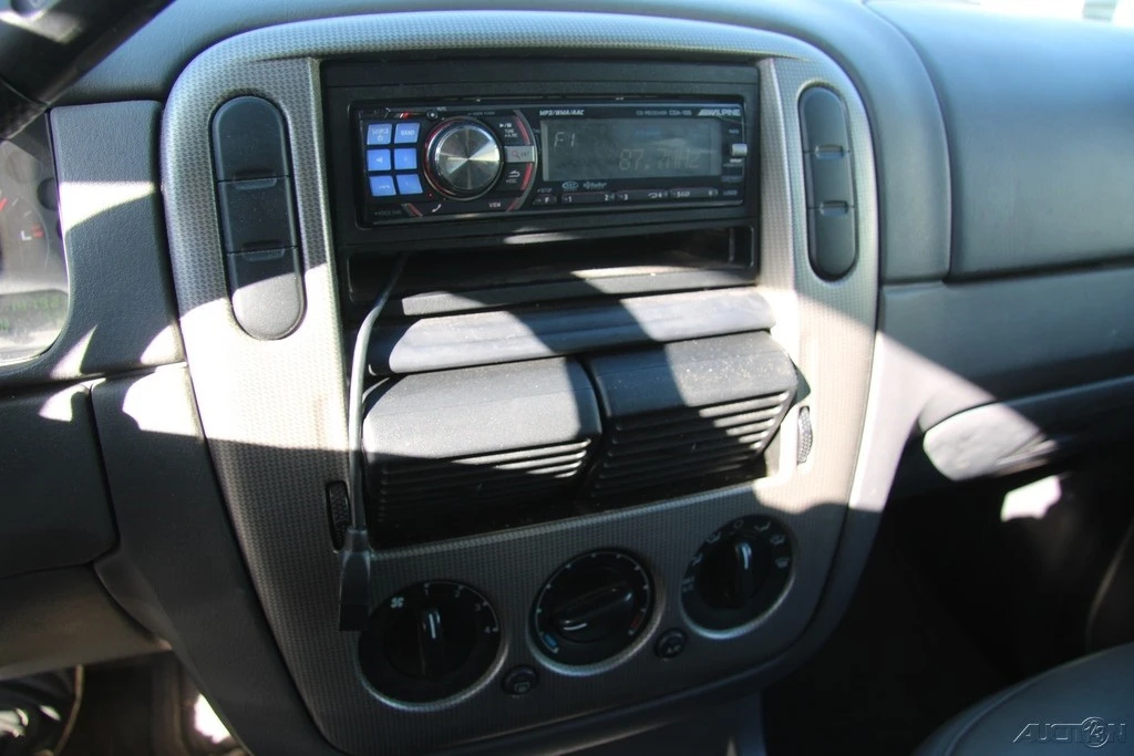 2004 Ford Explorer 3rd Gen - Image 16 of 21