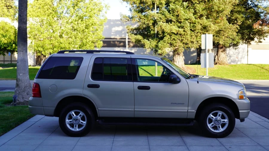 2004 Ford Explorer 3rd Gen - Image 2 of 23