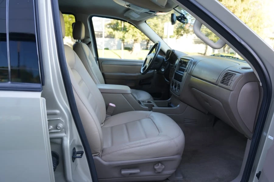 2004 Ford Explorer 3rd Gen - Image 10 of 23