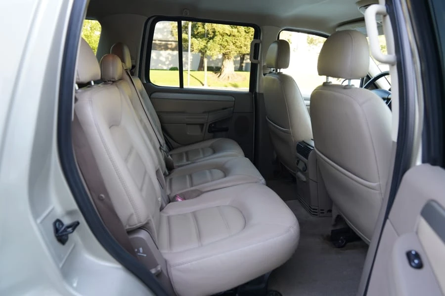 2004 Ford Explorer 3rd Gen - Image 16 of 23