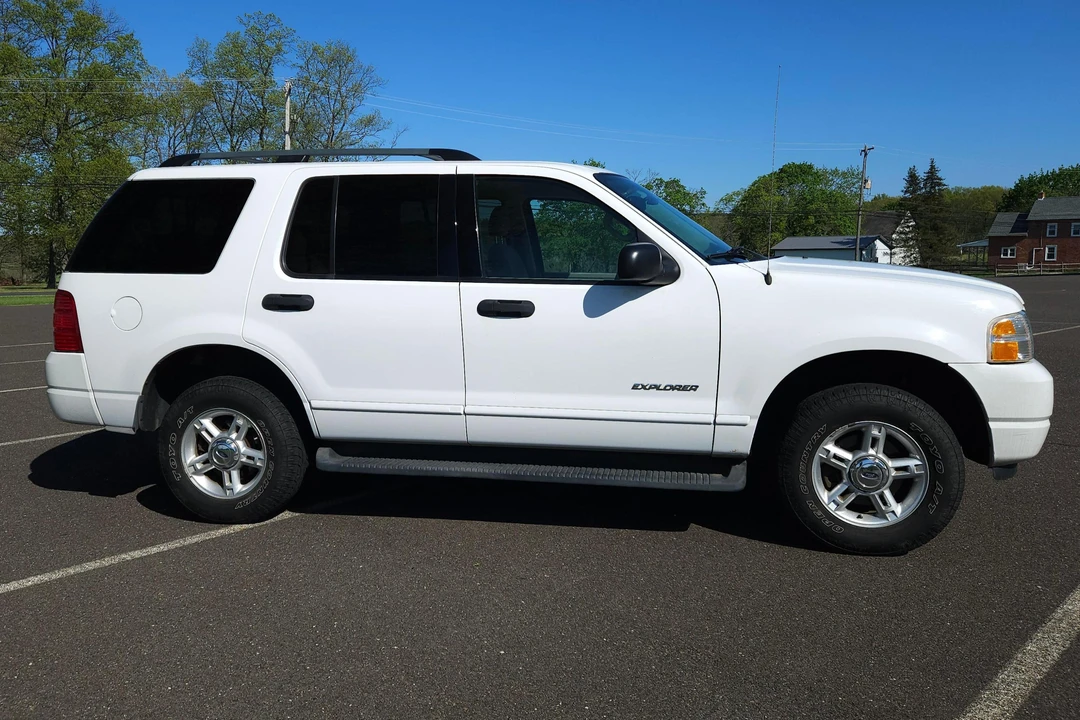 2004 Ford Explorer 3rd Gen - Image 3 of 31