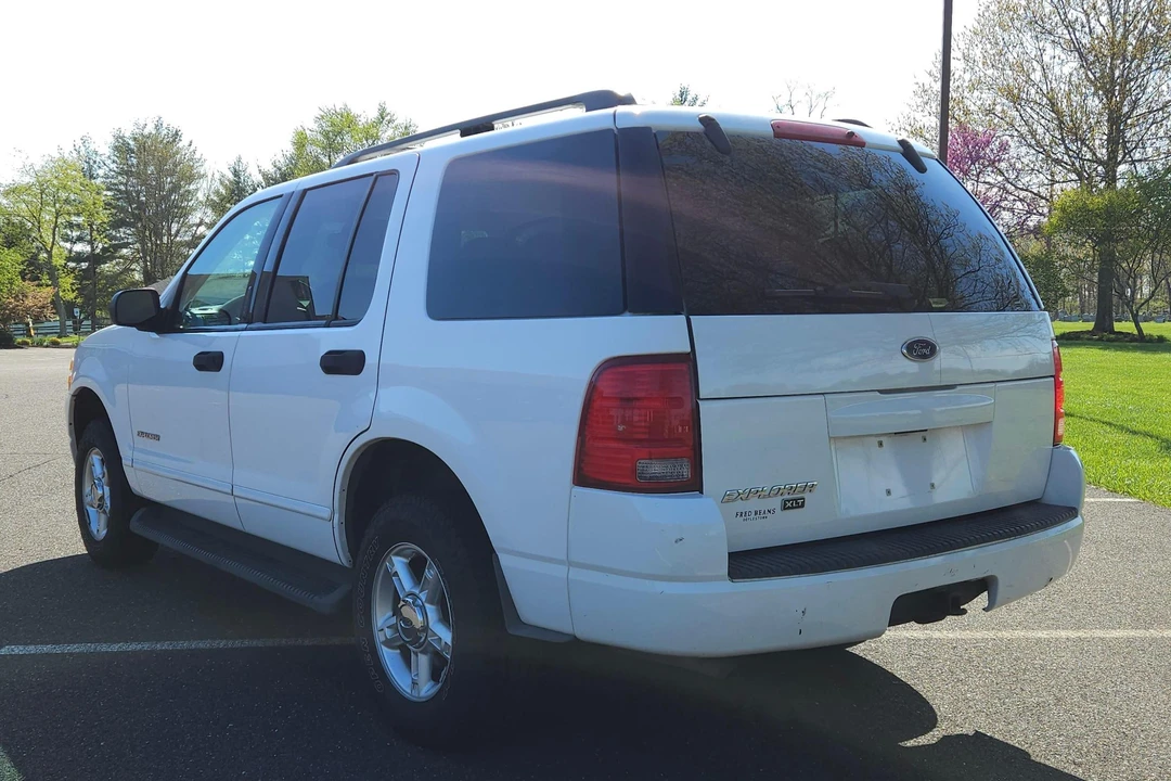 2004 Ford Explorer 3rd Gen - Image 4 of 31