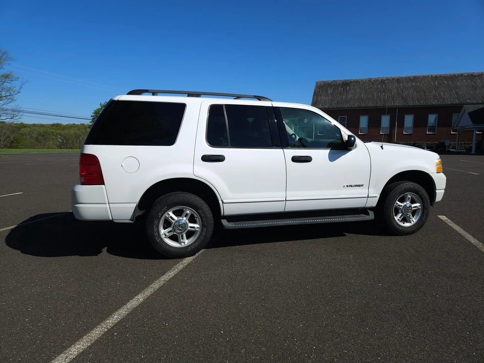 2004 Ford Explorer 3rd Gen - Image 16 of 31