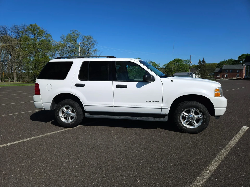 2004 Ford Explorer 3rd Gen - Image 17 of 31