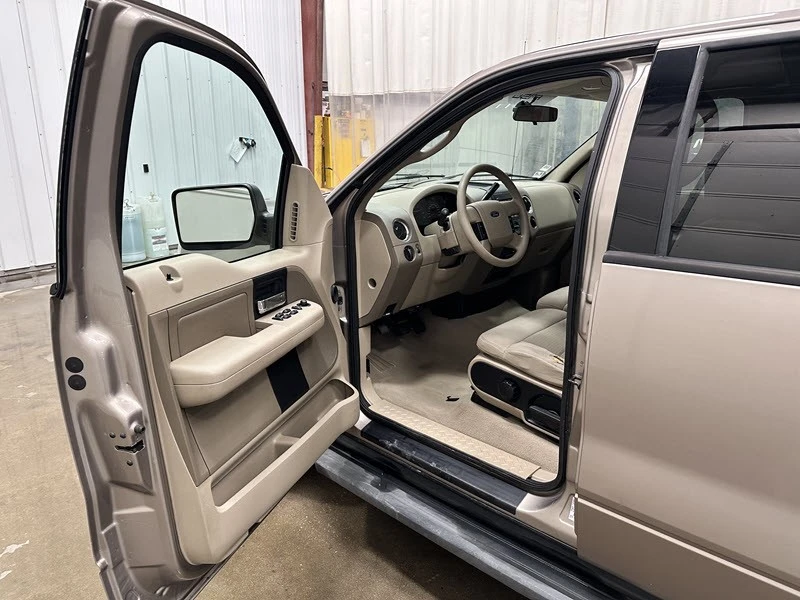 2004 Ford F-Series - Image 8 of 25