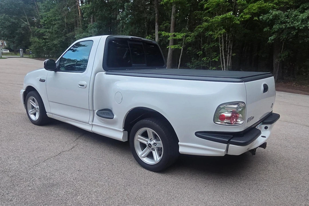 2004 Ford F-150 SVT Lightning 10th Gen - Image 18 of 31