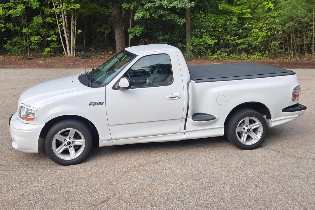 2004 Ford F-150 SVT Lightning 10th Gen - Image 12 of 31