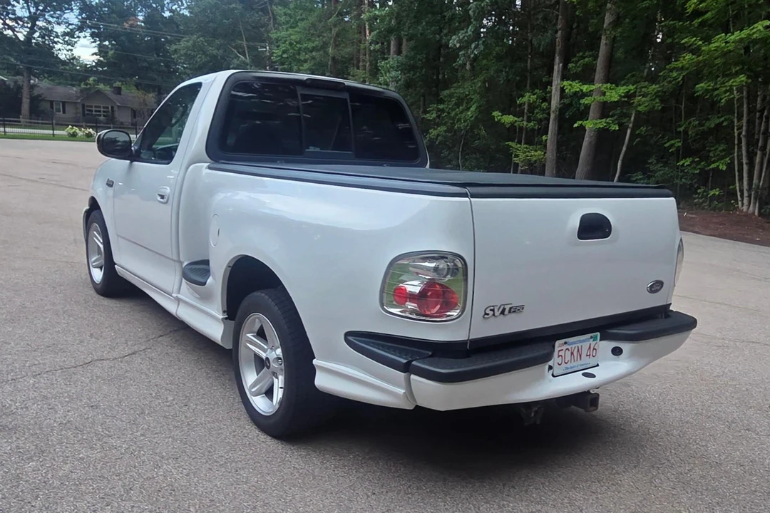 2004 Ford F-150 SVT Lightning 10th Gen - Image 19 of 31