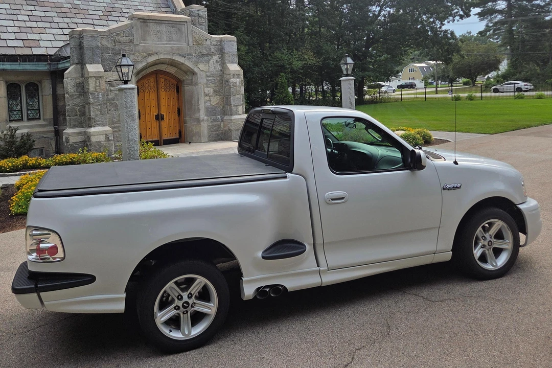 2004 Ford F-150 SVT Lightning 10th Gen - Image 29 of 31