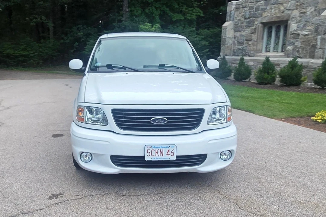 2004 Ford F-150 SVT Lightning 10th Gen - Image 6 of 31