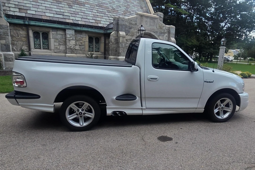 2004 Ford F-150 SVT Lightning 10th Gen - Image 31 of 31