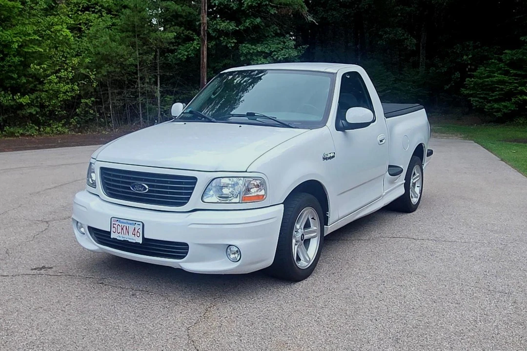 2004 Ford F-150 SVT Lightning 10th Gen - Image 8 of 31