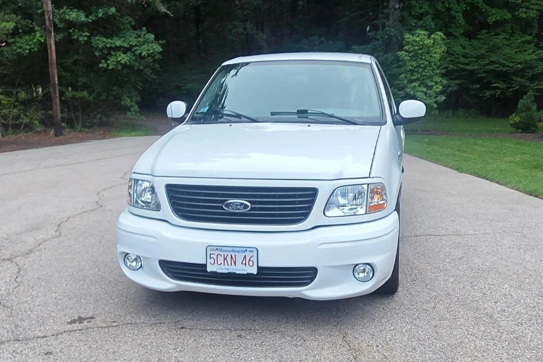 2004 Ford F-150 SVT Lightning 10th Gen - Image 7 of 31