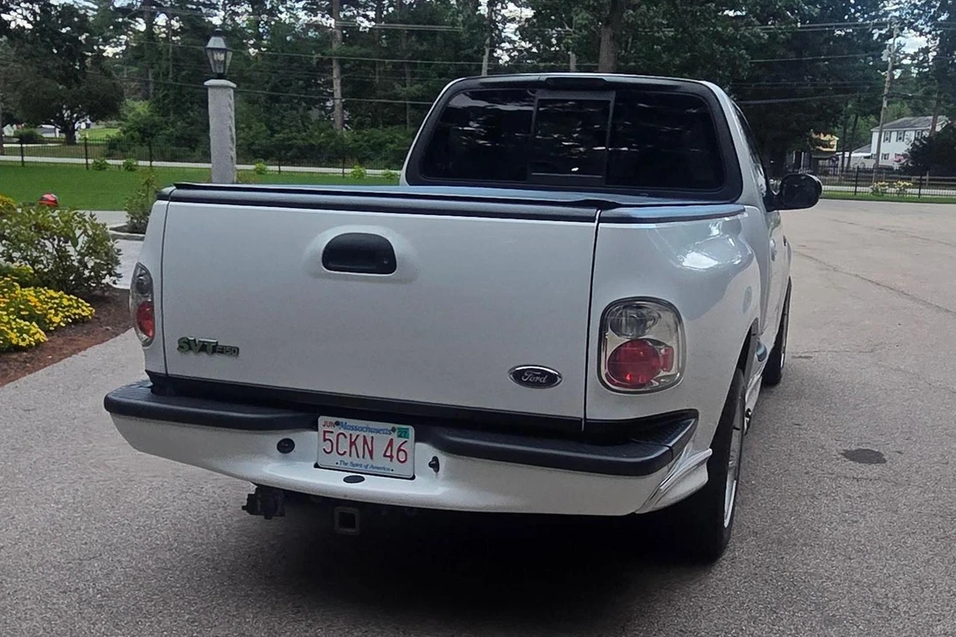 2004 Ford F-150 SVT Lightning 10th Gen - Image 24 of 31