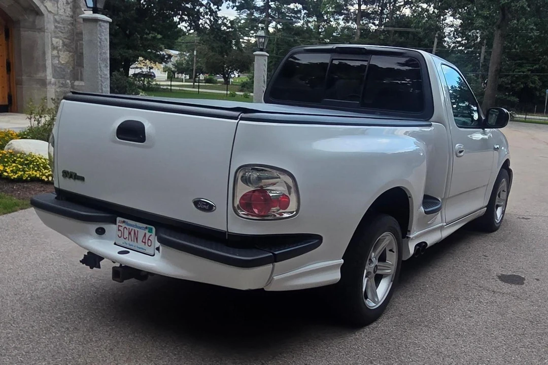 2004 Ford F-150 SVT Lightning 10th Gen - Image 26 of 31
