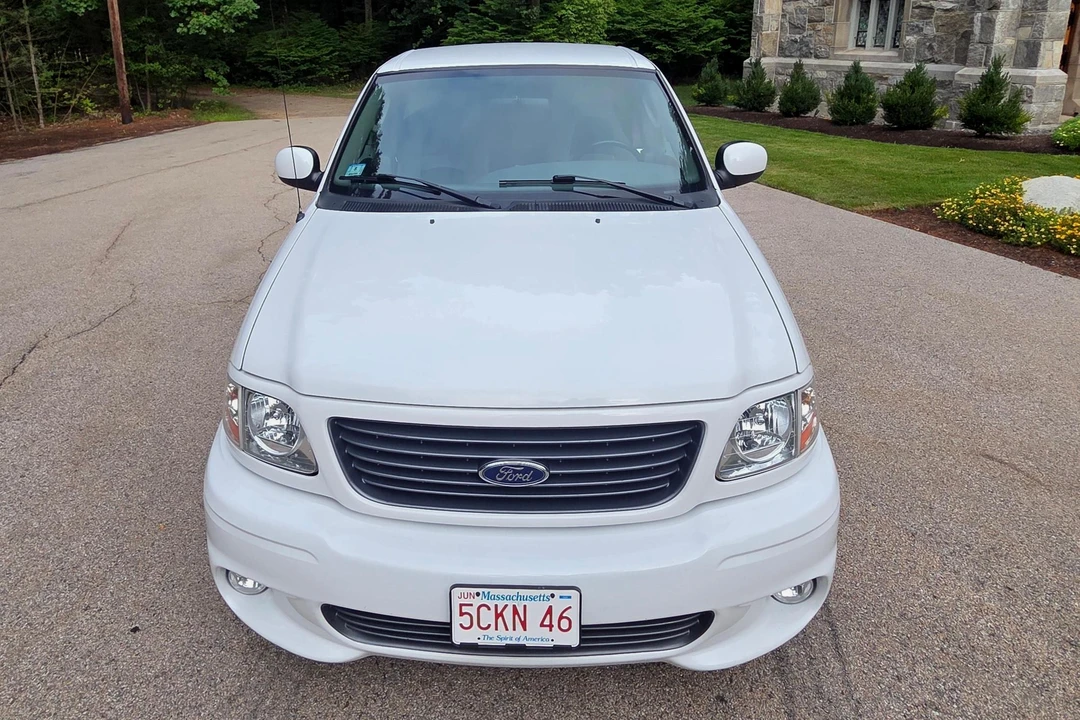 2004 Ford F-150 SVT Lightning 10th Gen - Image 2 of 31