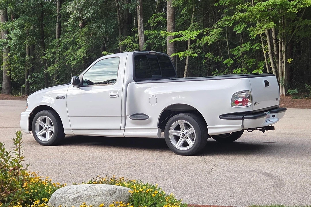 2004 Ford F-150 SVT Lightning 10th Gen - Image 16 of 31