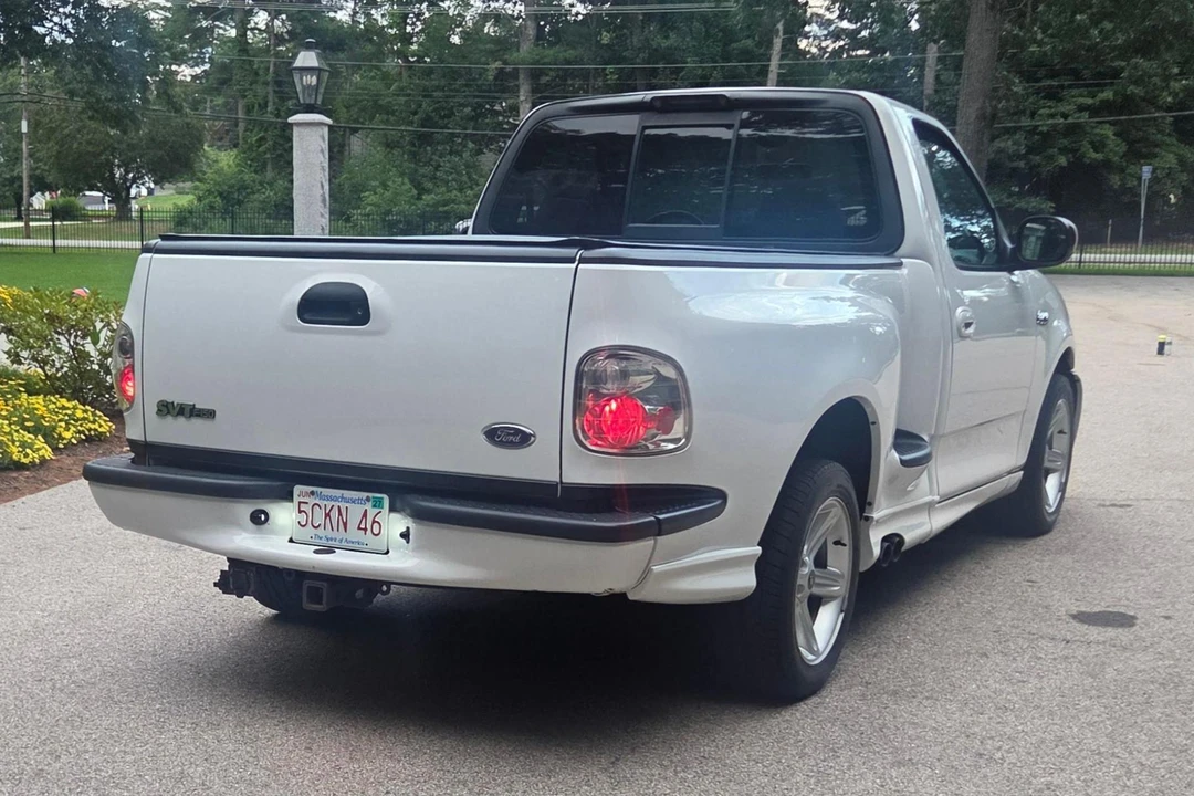 2004 Ford F-150 SVT Lightning 10th Gen - Image 25 of 31