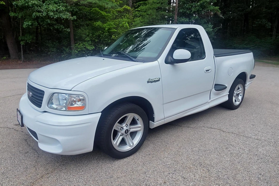 2004 Ford F-150 SVT Lightning 10th Gen - Image 10 of 31