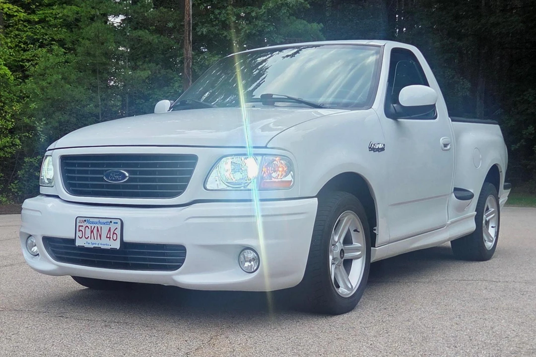 2004 Ford F-150 SVT Lightning 10th Gen - Image 9 of 31