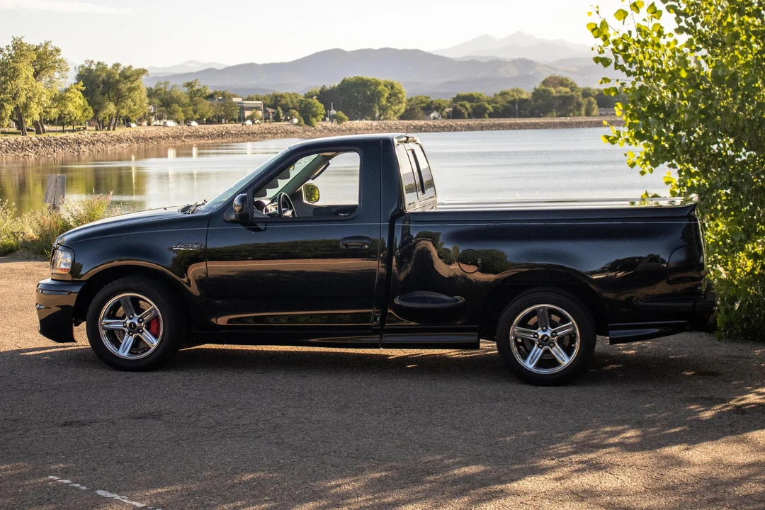 2004 Ford F-150 SVT Lightning 10th Gen - Image 3 of 31