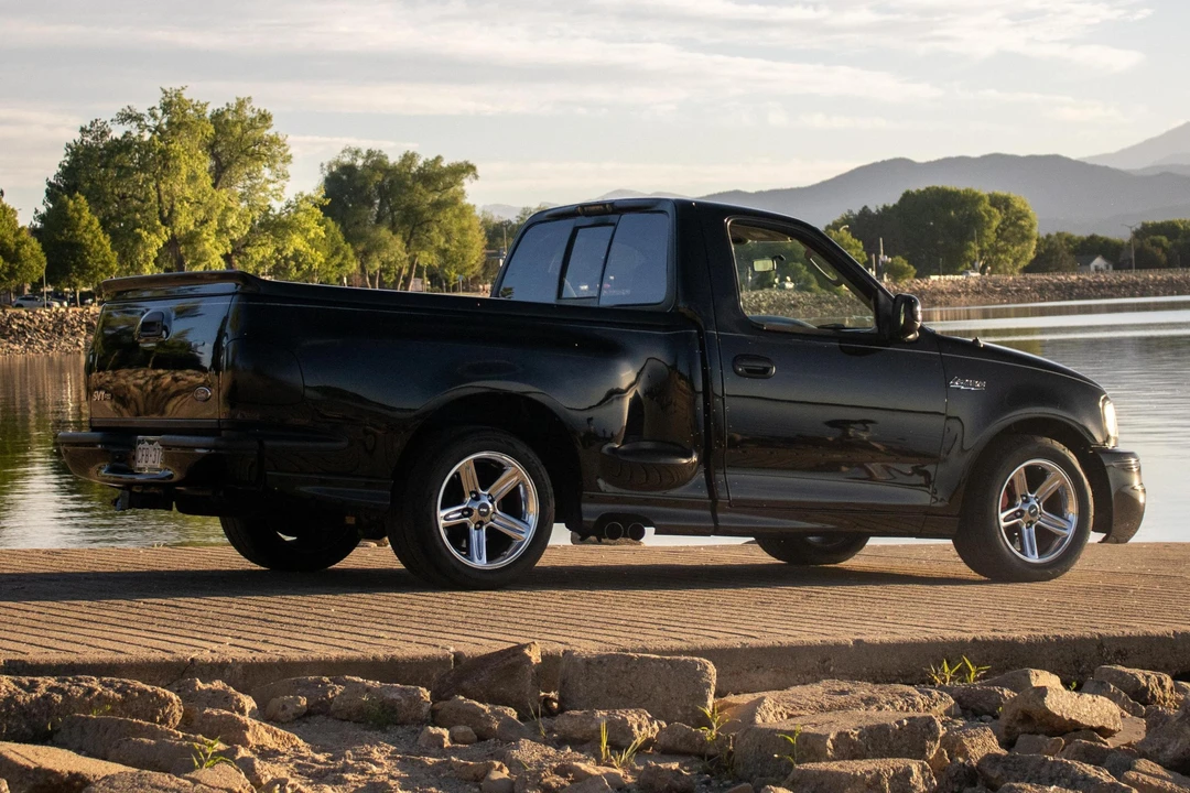 2004 Ford F-150 SVT Lightning 10th Gen - Image 4 of 31