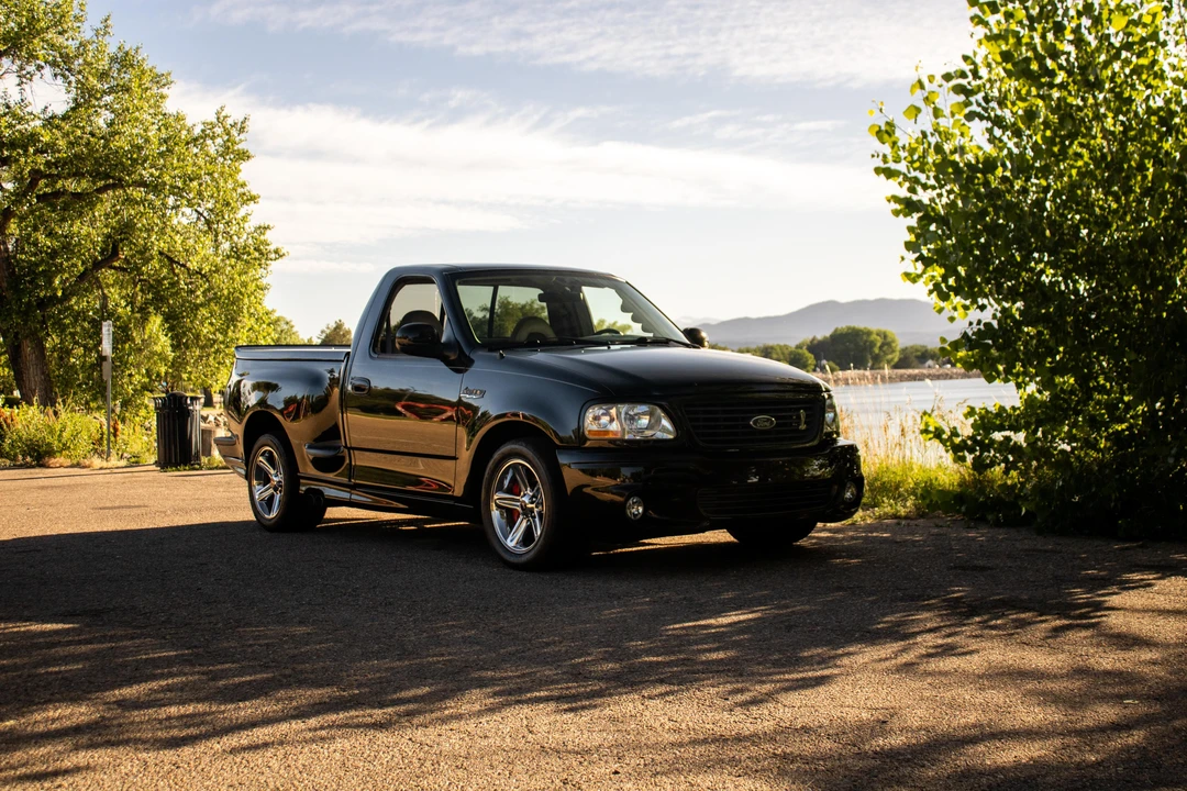2004 Ford F-150 SVT Lightning 10th Gen - Image 20 of 31