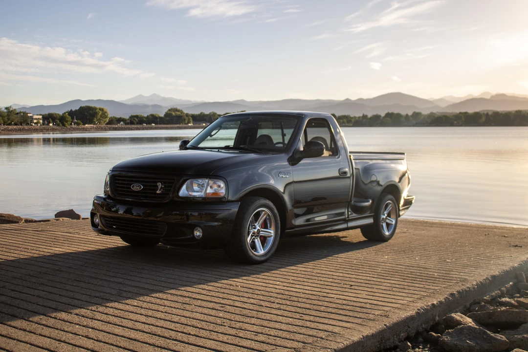 2004 Ford F-150 SVT Lightning 10th Gen - Image 7 of 31