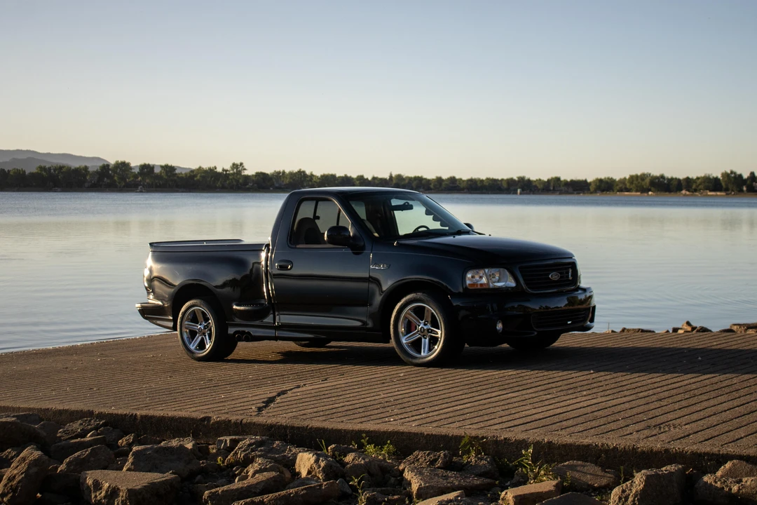 2004 Ford F-150 SVT Lightning 10th Gen - Image 13 of 31