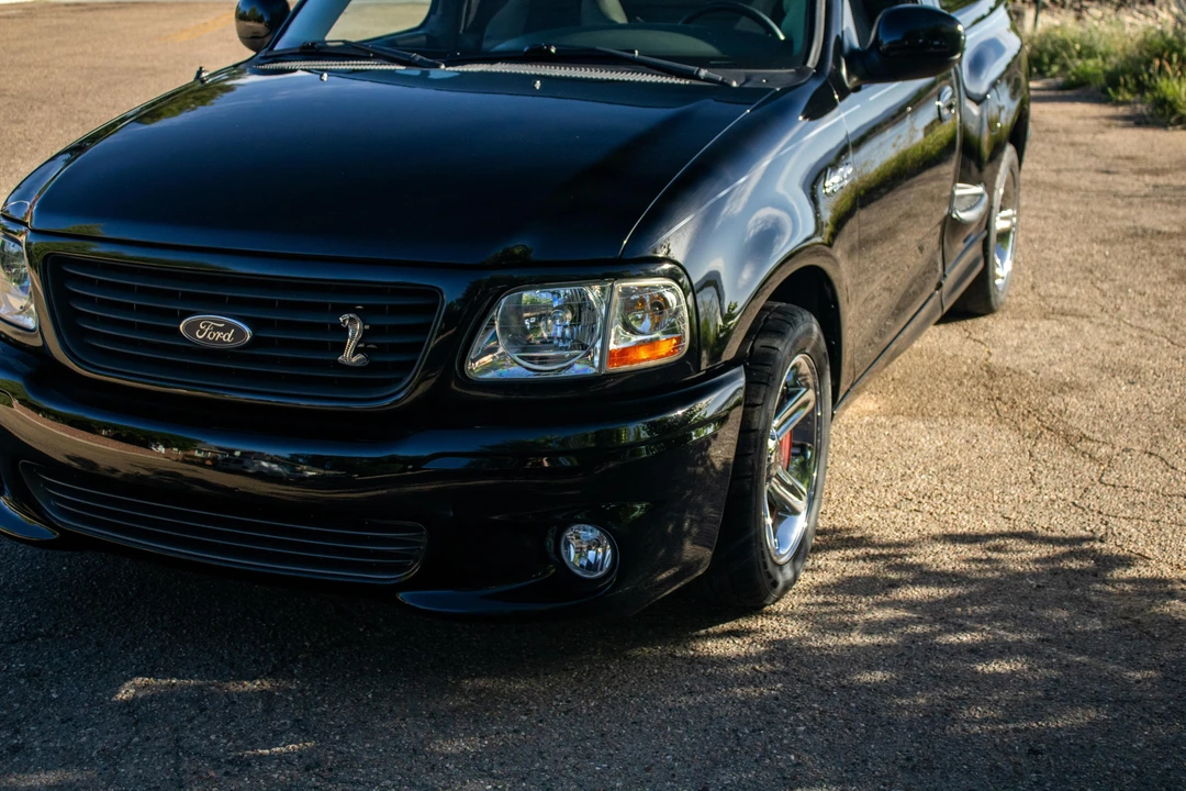 2004 Ford F-150 SVT Lightning 10th Gen - Image 25 of 31