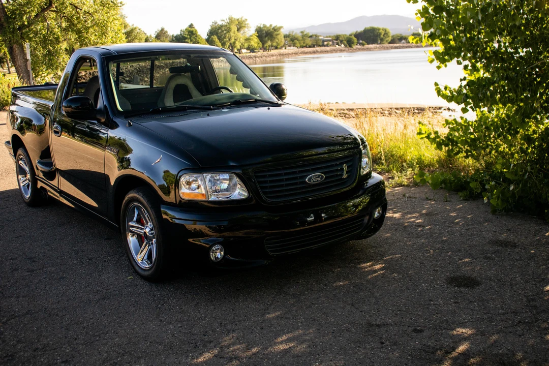 2004 Ford F-150 SVT Lightning 10th Gen - Image 21 of 31