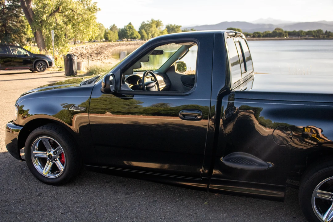 2004 Ford F-150 SVT Lightning 10th Gen - Image 29 of 31
