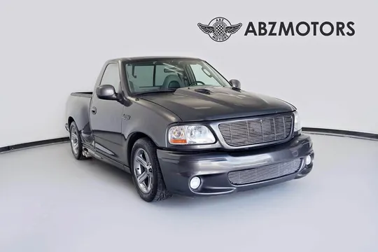 2004 Ford F-150 SVT Lightning Pickup 2D 6 1/2 ft