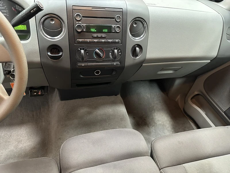 2004 Ford - Image 9 of 21