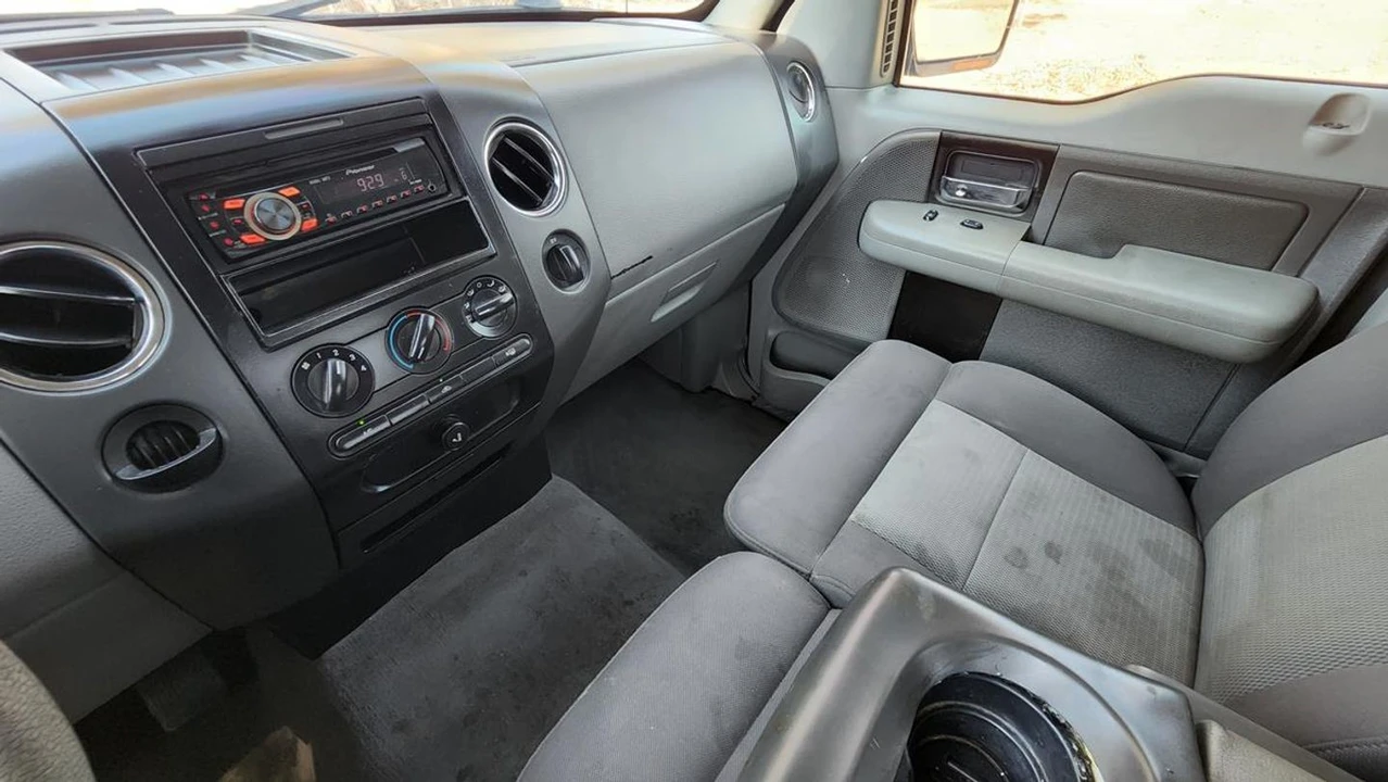 2004 Ford F-Series - Image 21 of 31