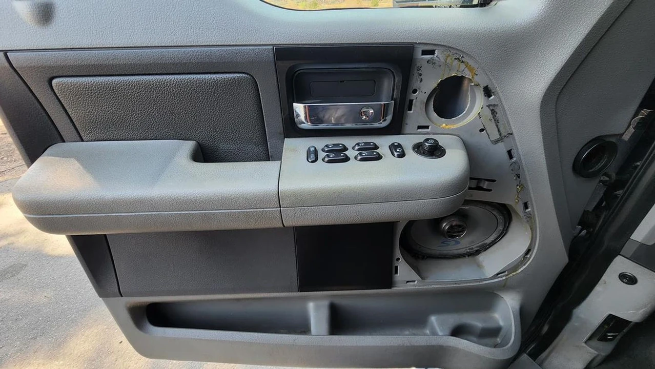 2004 Ford F-Series - Image 23 of 31