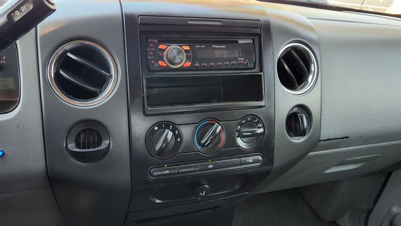 2004 Ford F-Series - Image 22 of 31