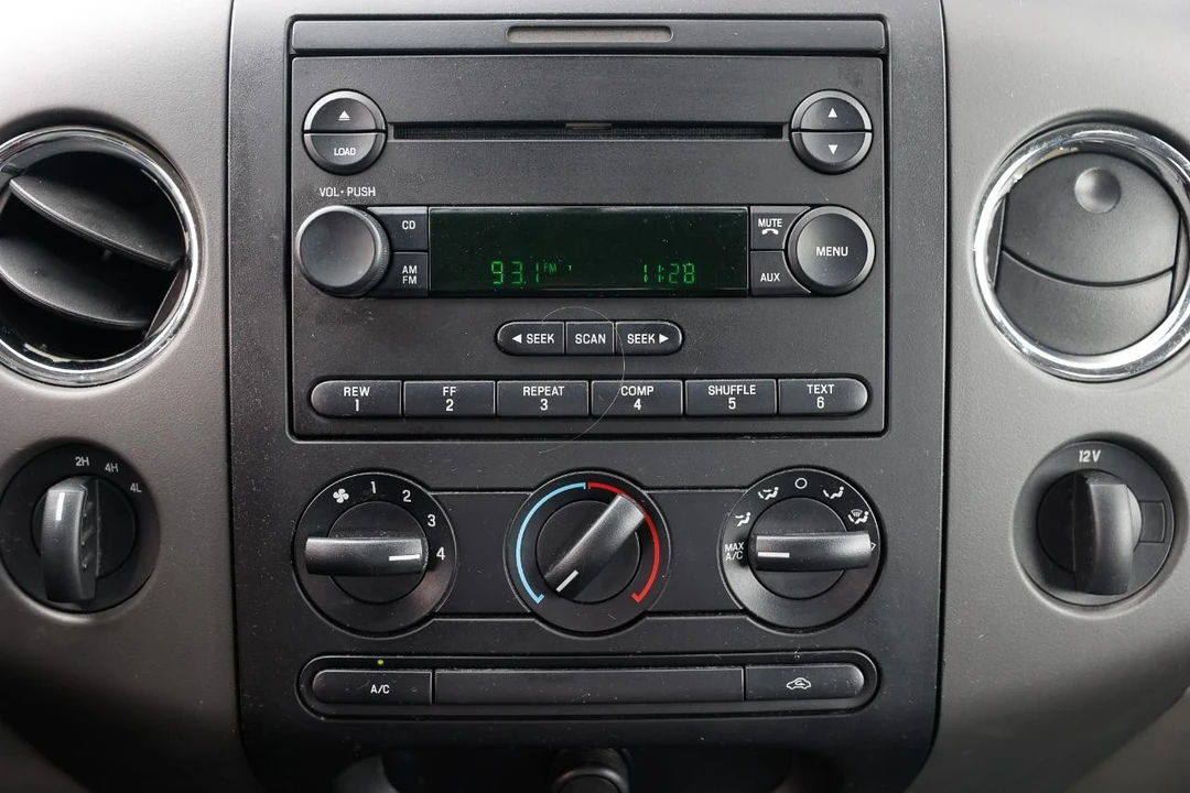 2004 Ford F-150 10th Gen - Image 29 of 31