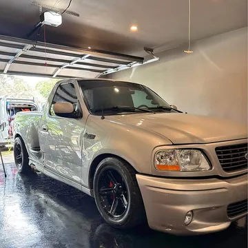 2004 Ford F150 Heritage SVT Lightning Pickup