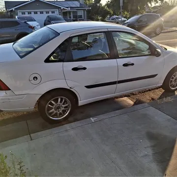 2004 Ford Focus LX Sedan 4D