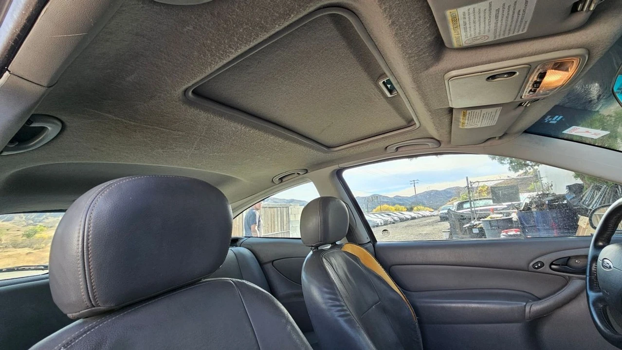 2004 Ford Focus 1st Gen - Image 15 of 18