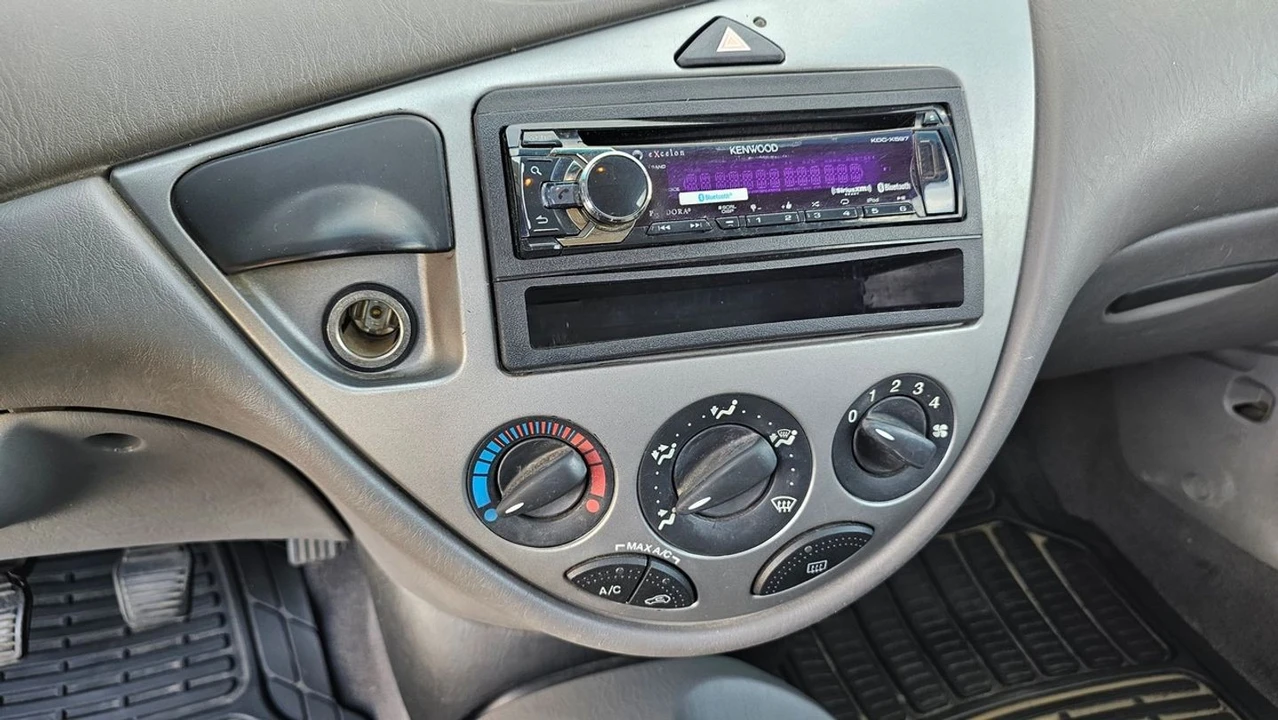 2004 Ford Focus 1st Gen - Image 14 of 18