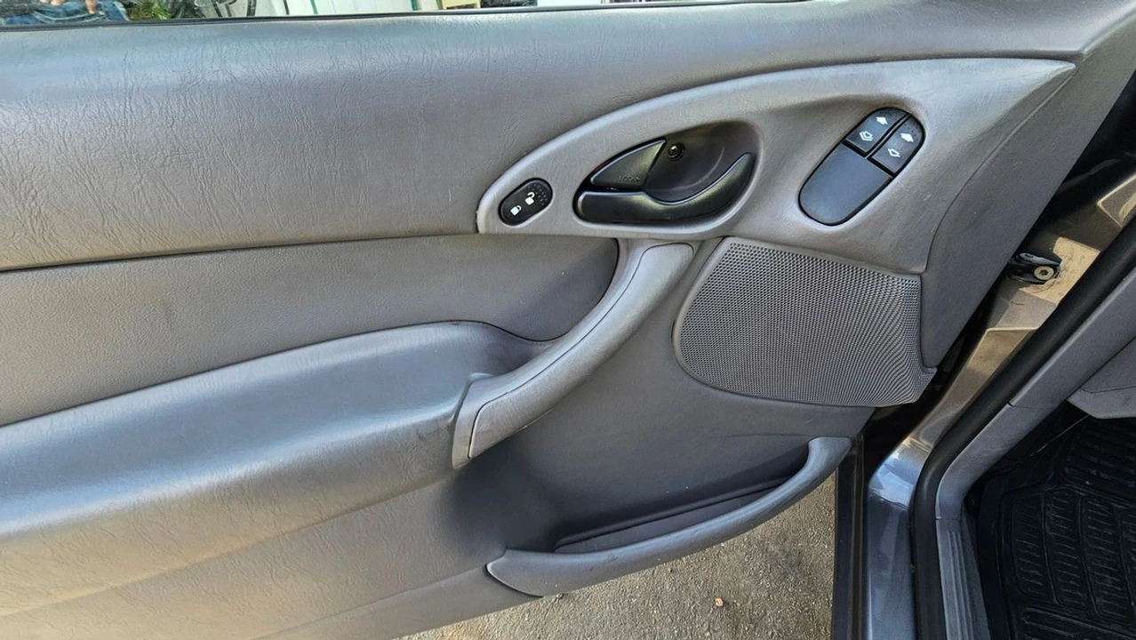 2004 Ford Focus 1st Gen - Image 17 of 18