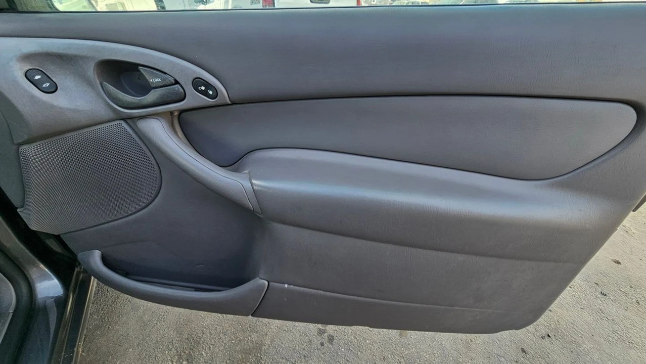 2004 Ford Focus 1st Gen - Image 16 of 18